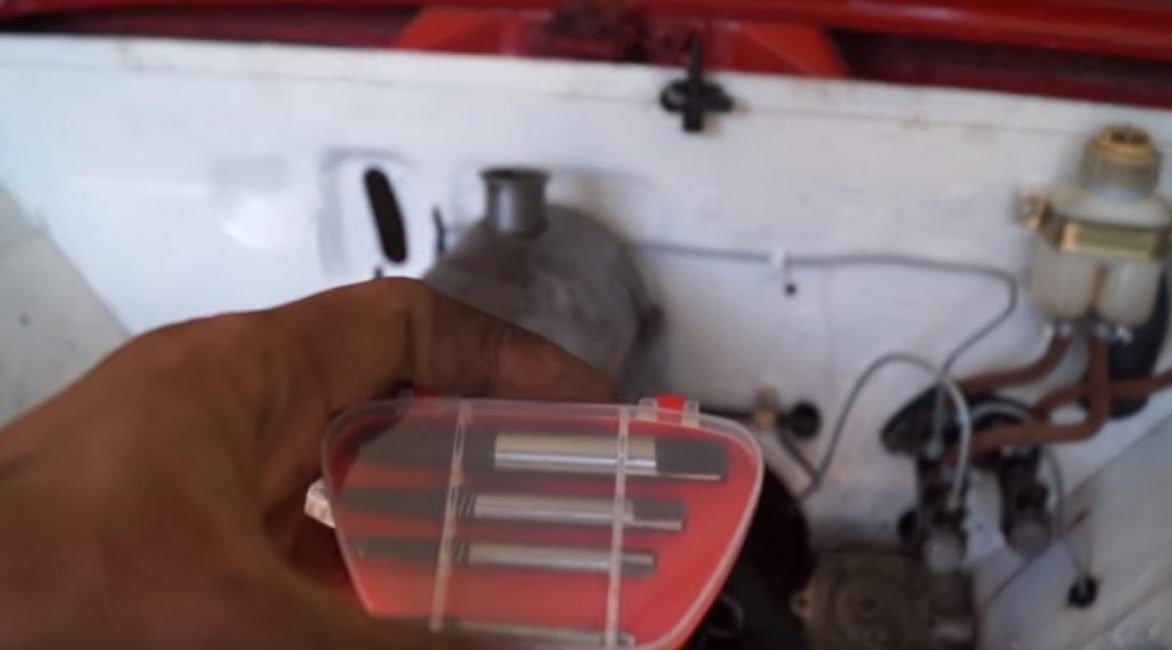 Habituellement, dans les ensembles vendus, il y a plusieurs forets de diamètres différents.