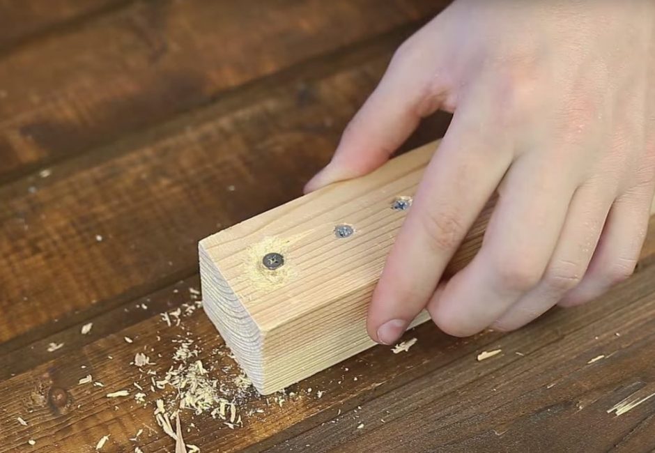 Après cela, les copeaux sont retirés de la surface