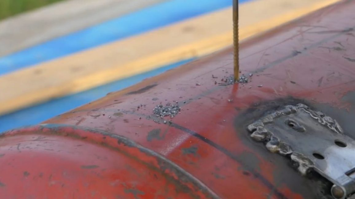 Percer des trous pour les brochettes