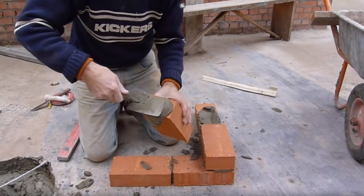 Mauvaise méthode d'installation des briques murales