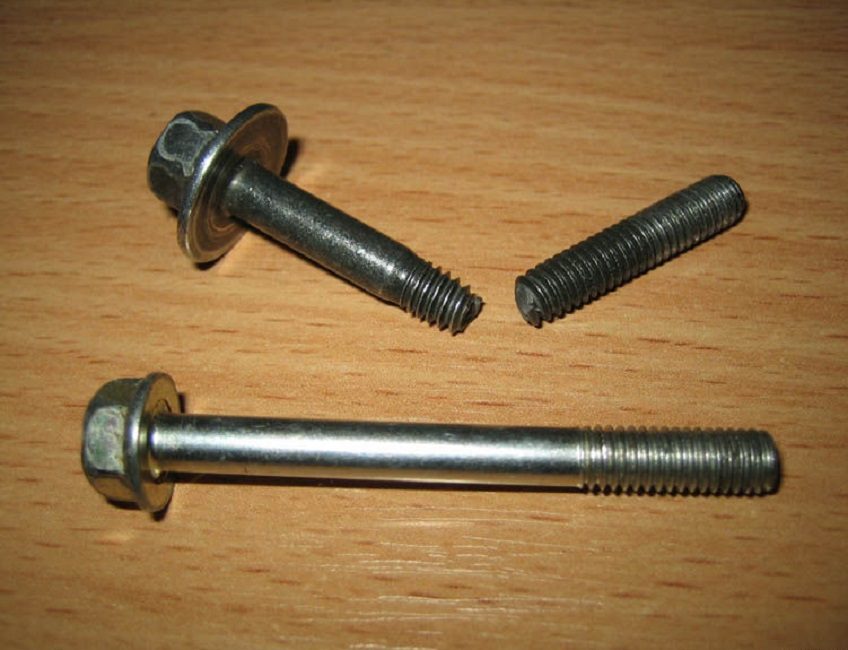 Malgré de nombreux avantages, les raccords filetés présentent un inconvénient majeur : les boulons cassent assez souvent