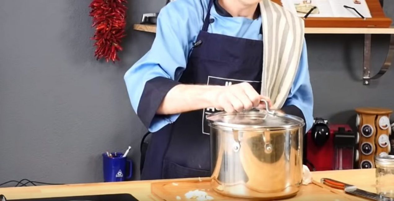 Le pot est fermé avec un couvercle