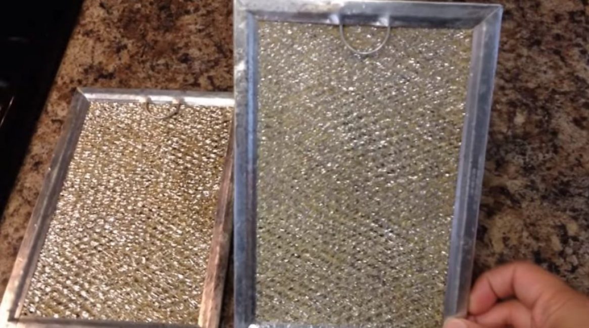 Sections de grille nettoyées pour la hotte