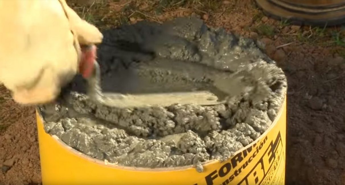 Nivellement du béton à la truelle