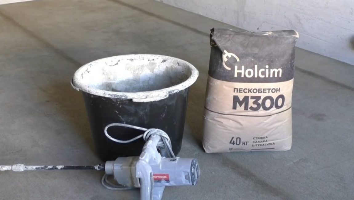 Eau, béton de sable - la composition du mélange pour les chapes épaisses