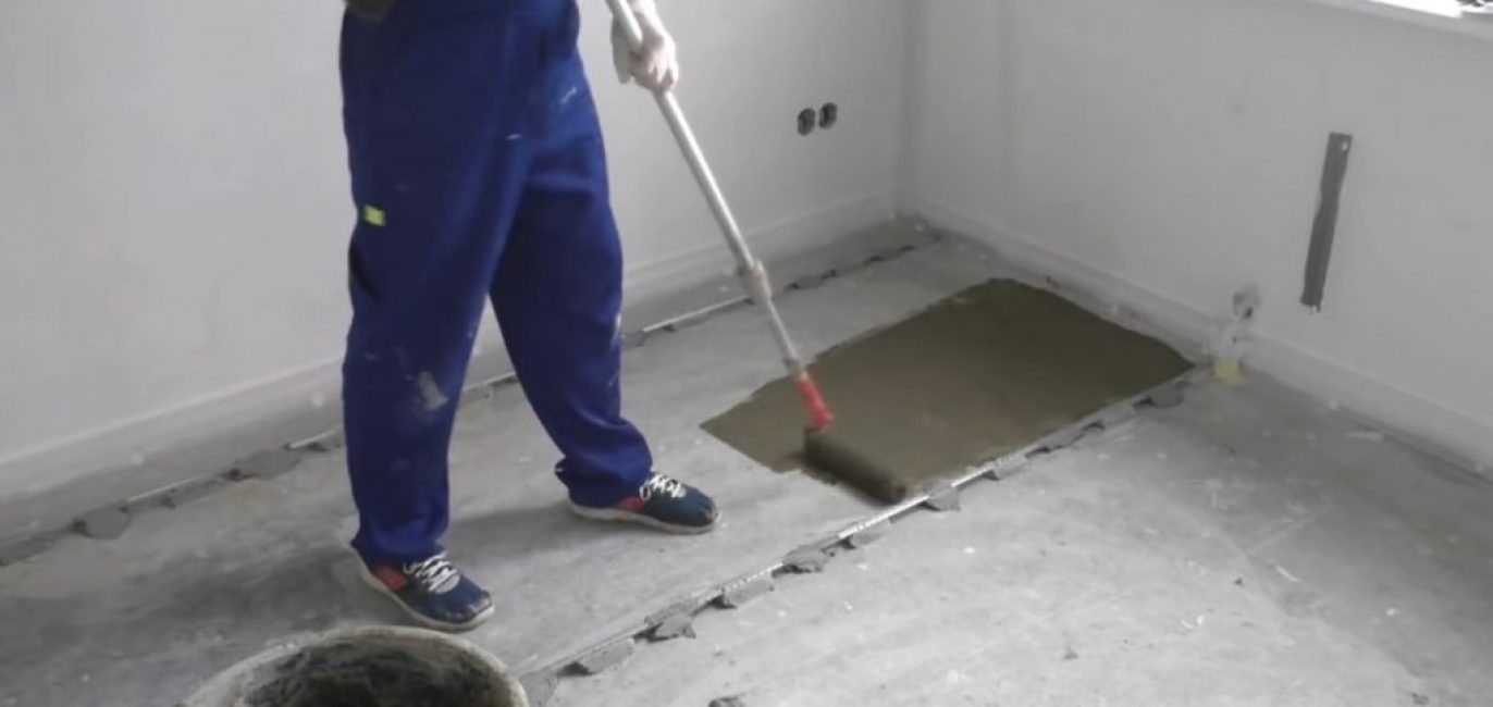 Application de colle à carrelage au rouleau