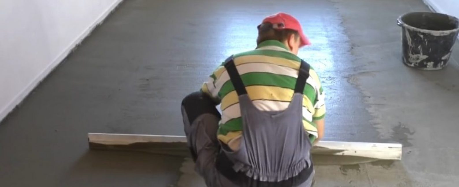 Règle et colle à carrelage