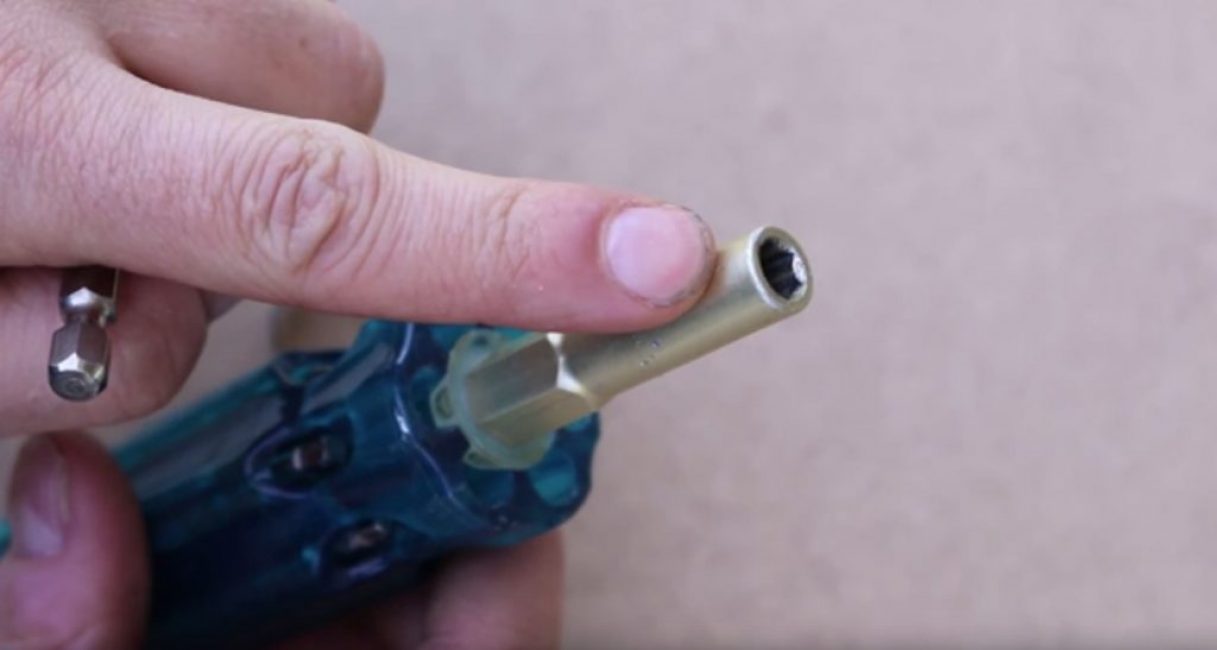 Tournevis sans embout avec trou hexagonal