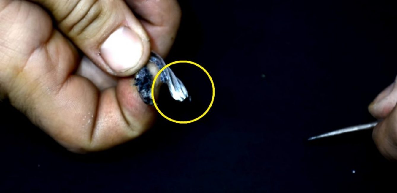 Il faut séparer trois fils avec un tournevis