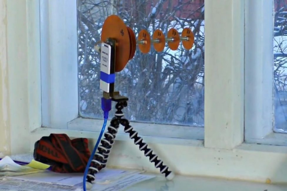 Antenne de seuil de fenêtre compacte et très efficace