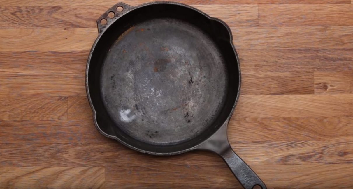 Poêle à frire après plusieurs mois d'utilisation