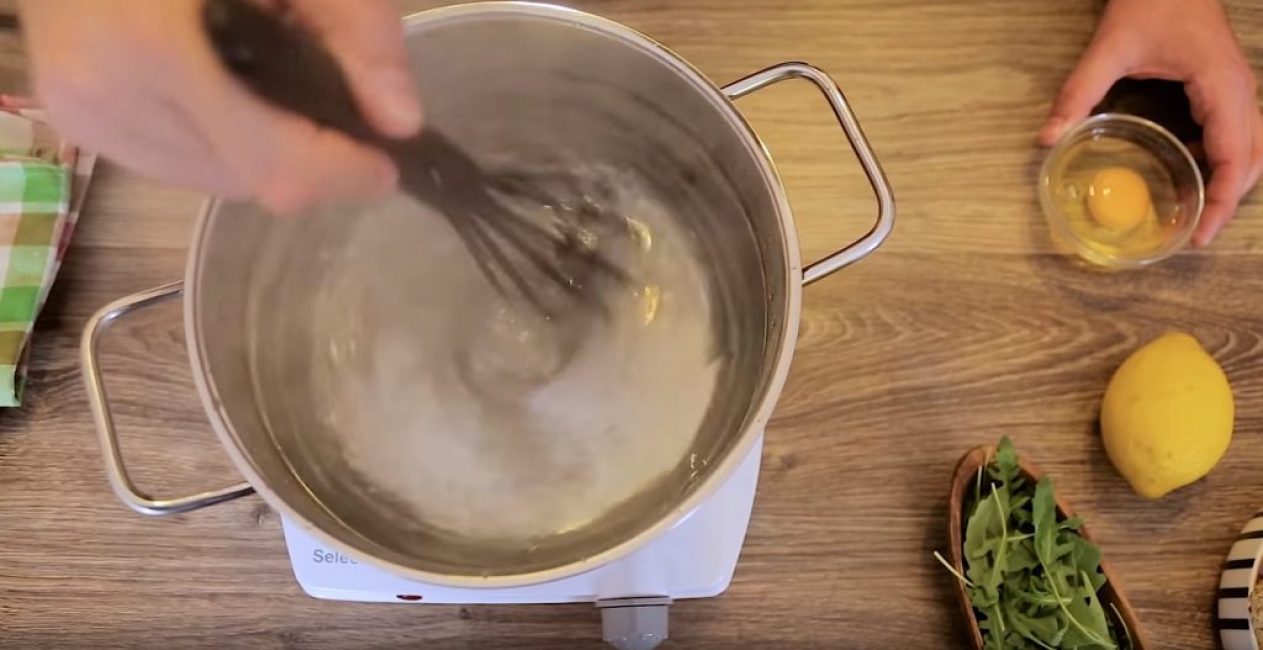 Former un entonnoir avec un fouet