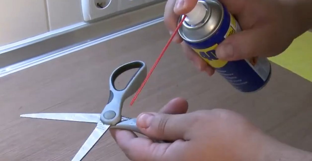 Les ciseaux coupent beaucoup mieux après le traitement