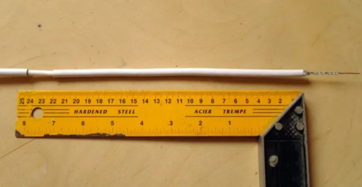 Retirer 2 cm de tresse extérieure et de blindage