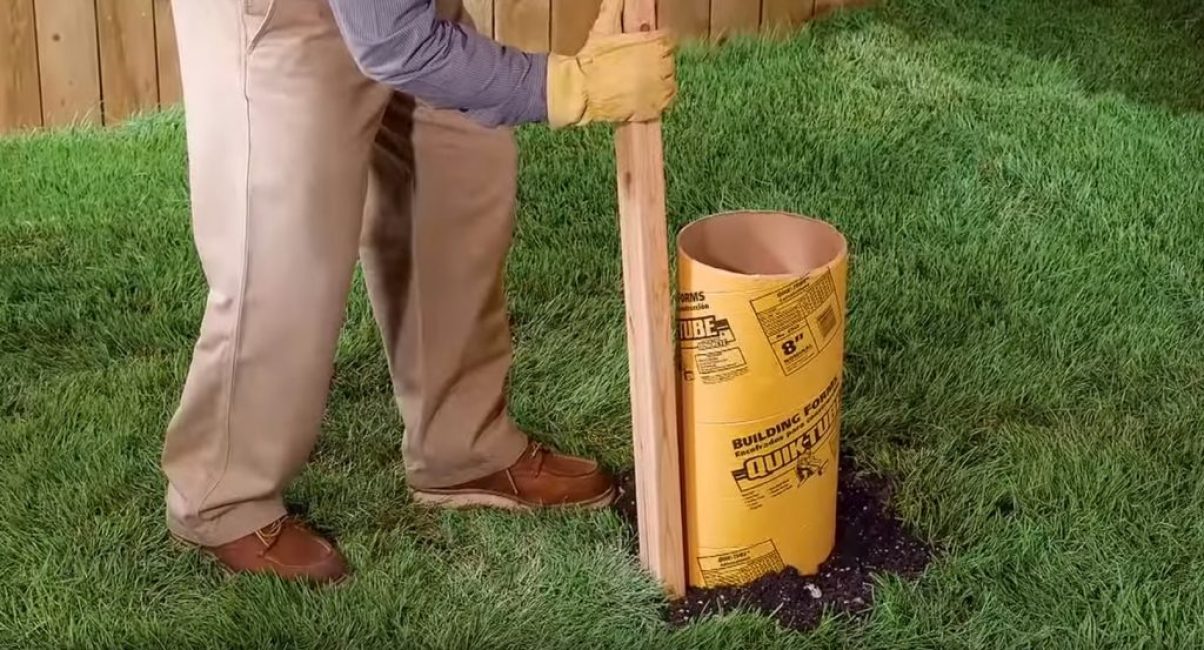 Une exigence tout aussi importante est la hauteur de fondation minimale requise au-dessus du niveau du solUne exigence tout aussi importante est la hauteur de fondation minimale requise au-dessus du niveau du sol