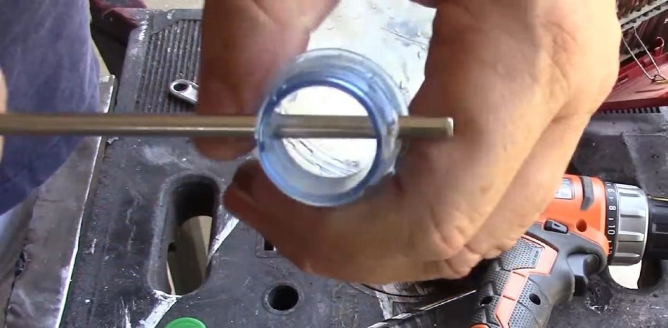 Le tube est entré très étroitement - il n'est pas nécessaire de sceller