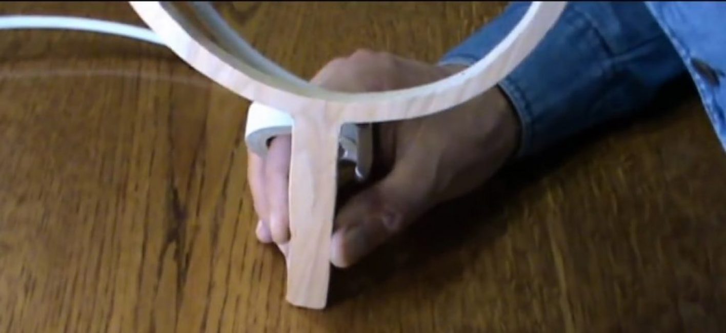 Cadre de fixation pour antenne maison