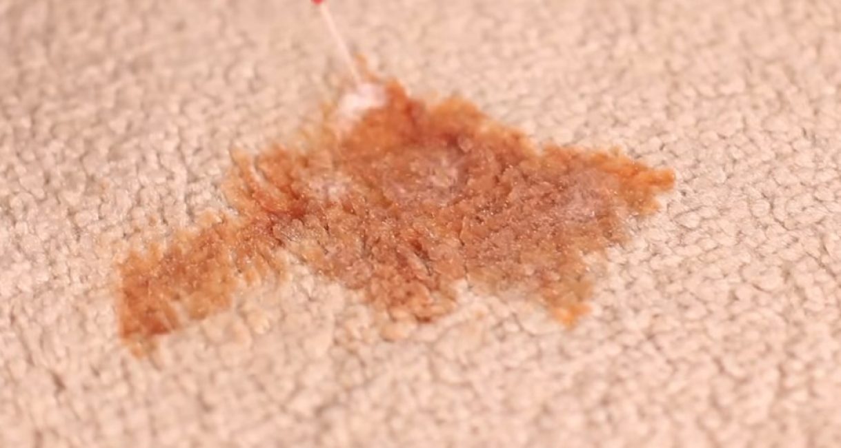 La tache de ketchup est facile à enlever