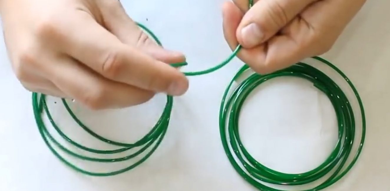 L'extrémité de chaque segment est pliée