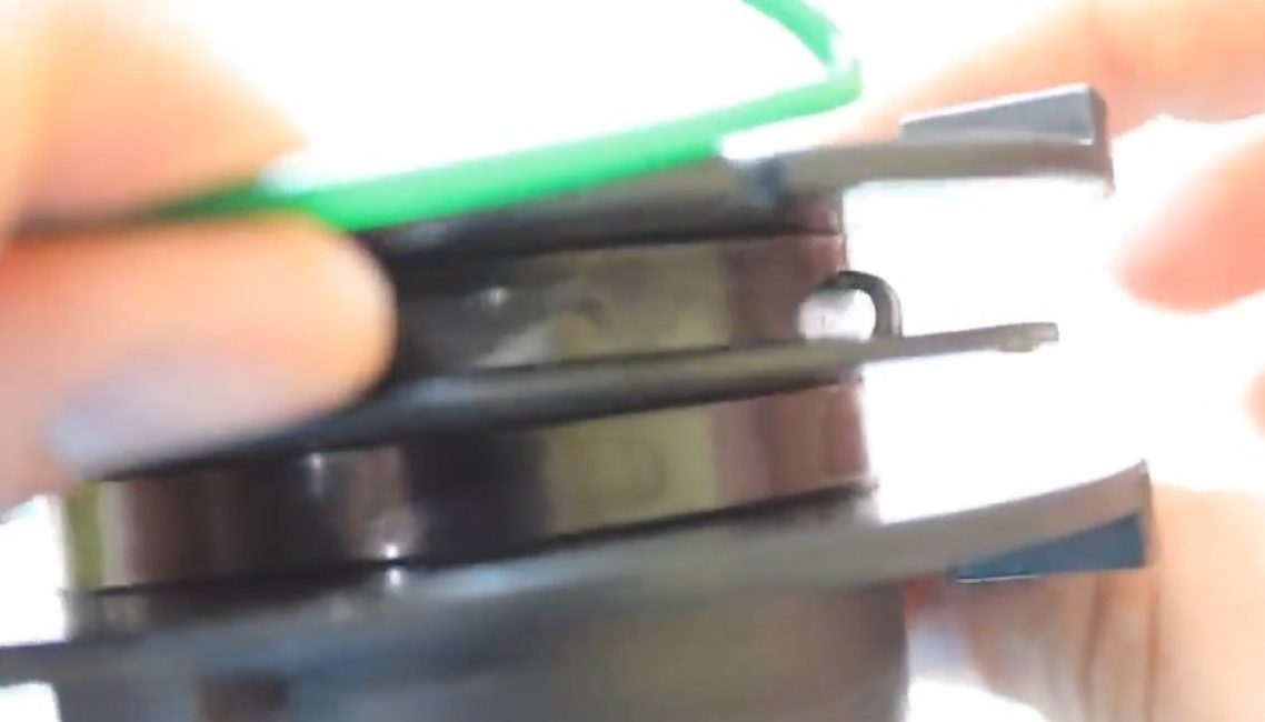 Deux douilles de fixation spéciales