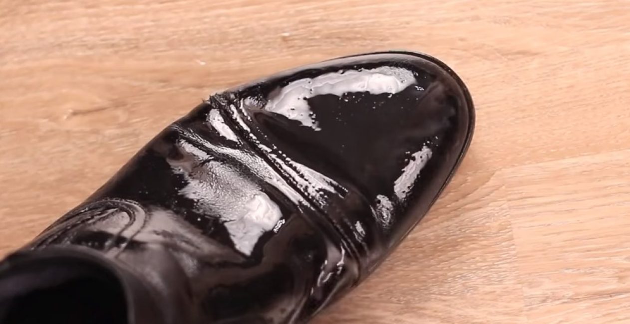 Nous restaurons les chaussures