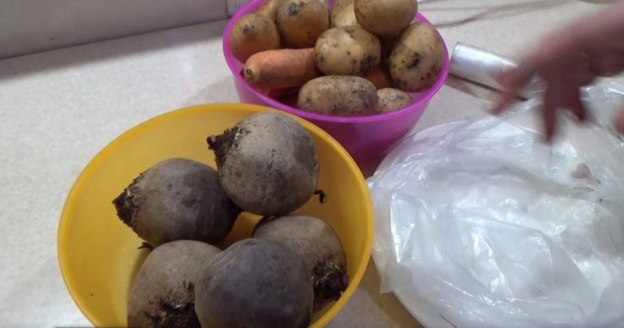 Le paquet est placé sur le dessus de la plaque.