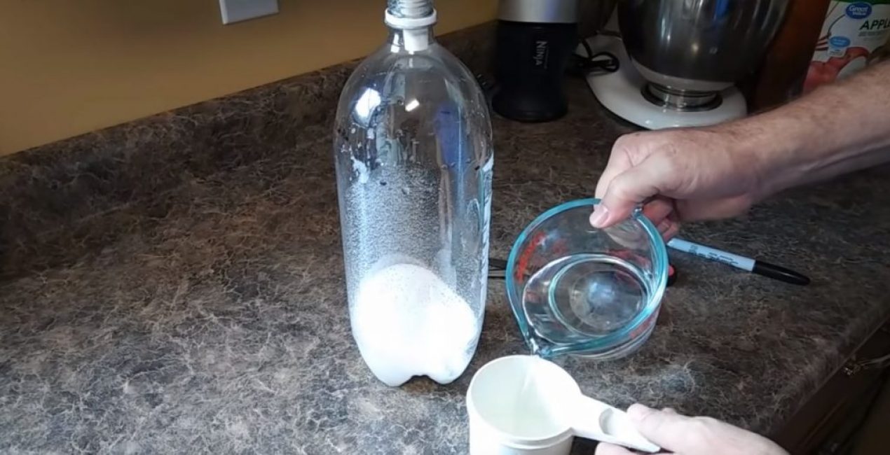 Verser 150 ml d'eau dans un verre