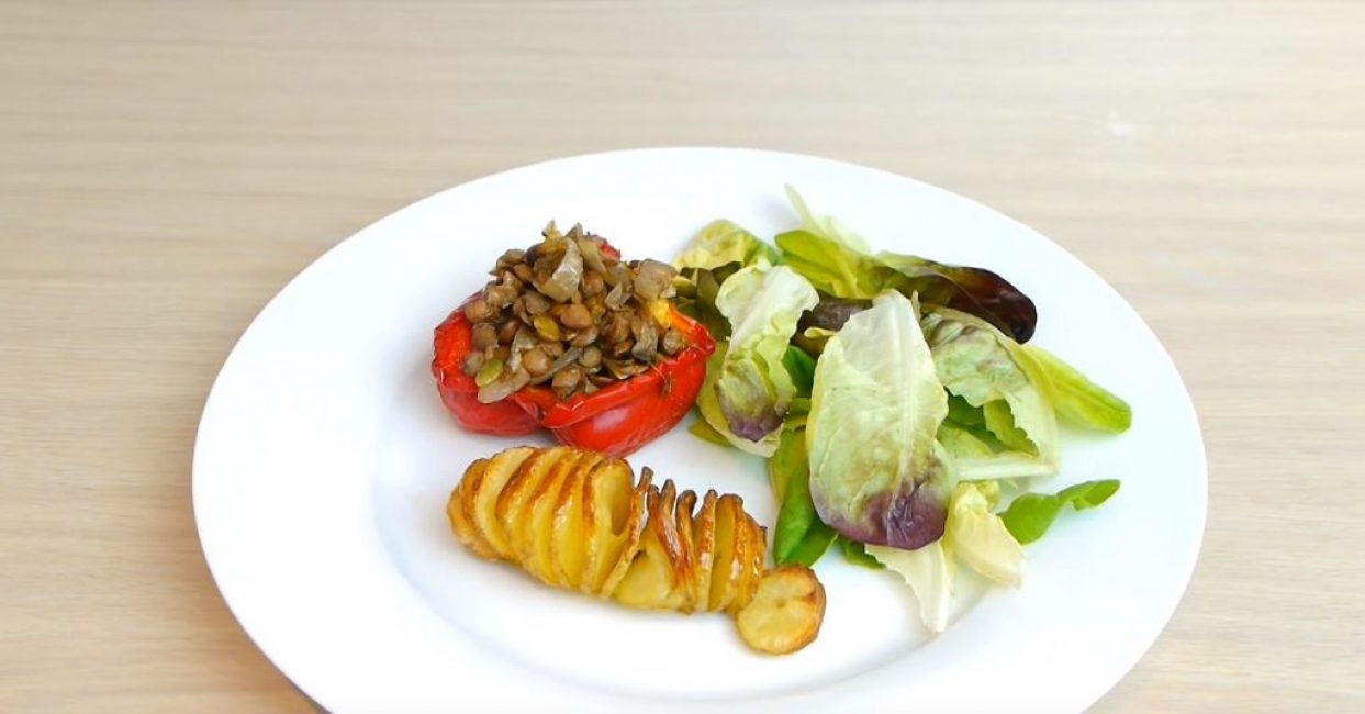 Pour le mettre dans une assiette, il suffit de retirer le bâton de la pomme de terre