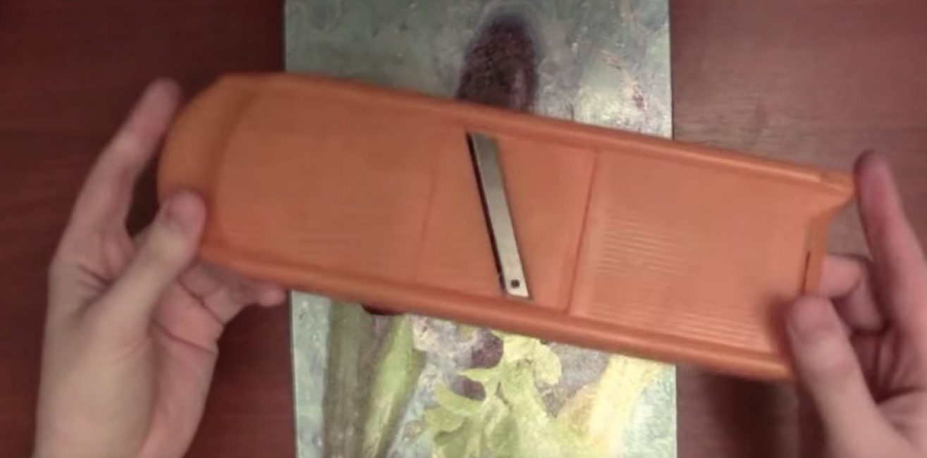 Coupe-légumes avec accessoire incliné