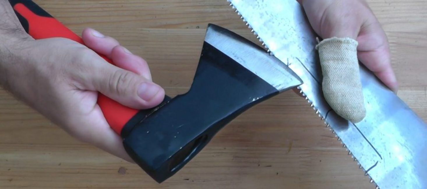 Serrer les dents avec une hache