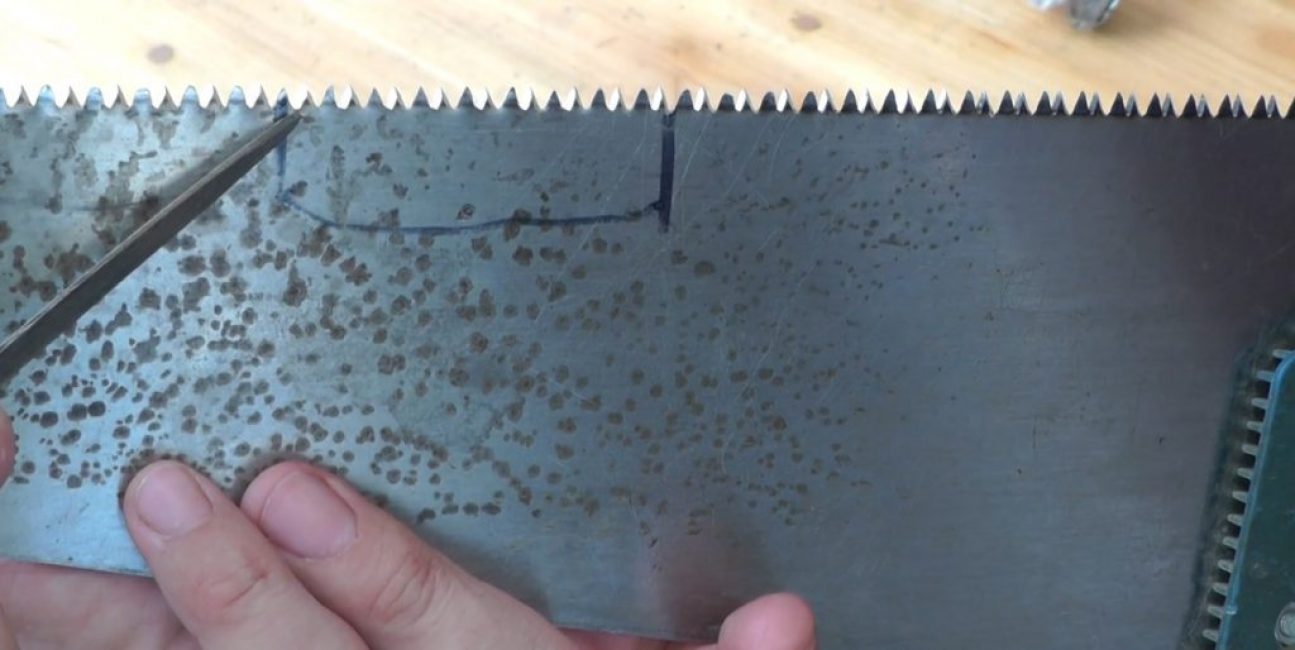 À droite du pointeur de lime - dents traitées, à gauche - non