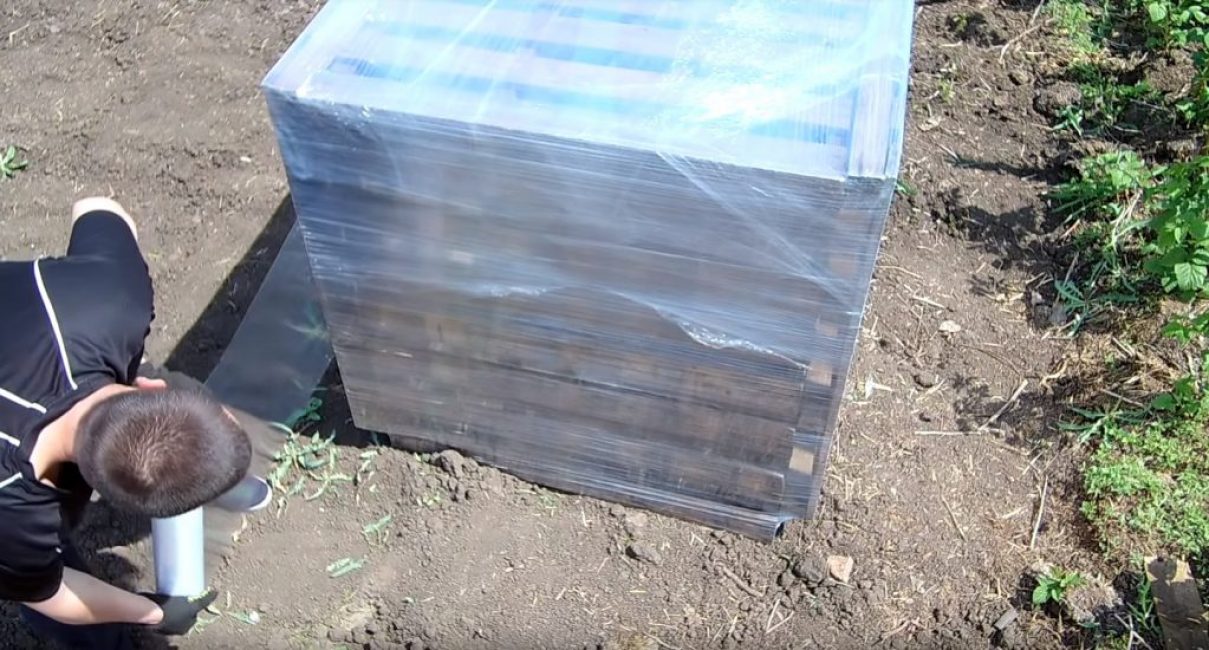 Enroulement du film sur les parois de la cuve