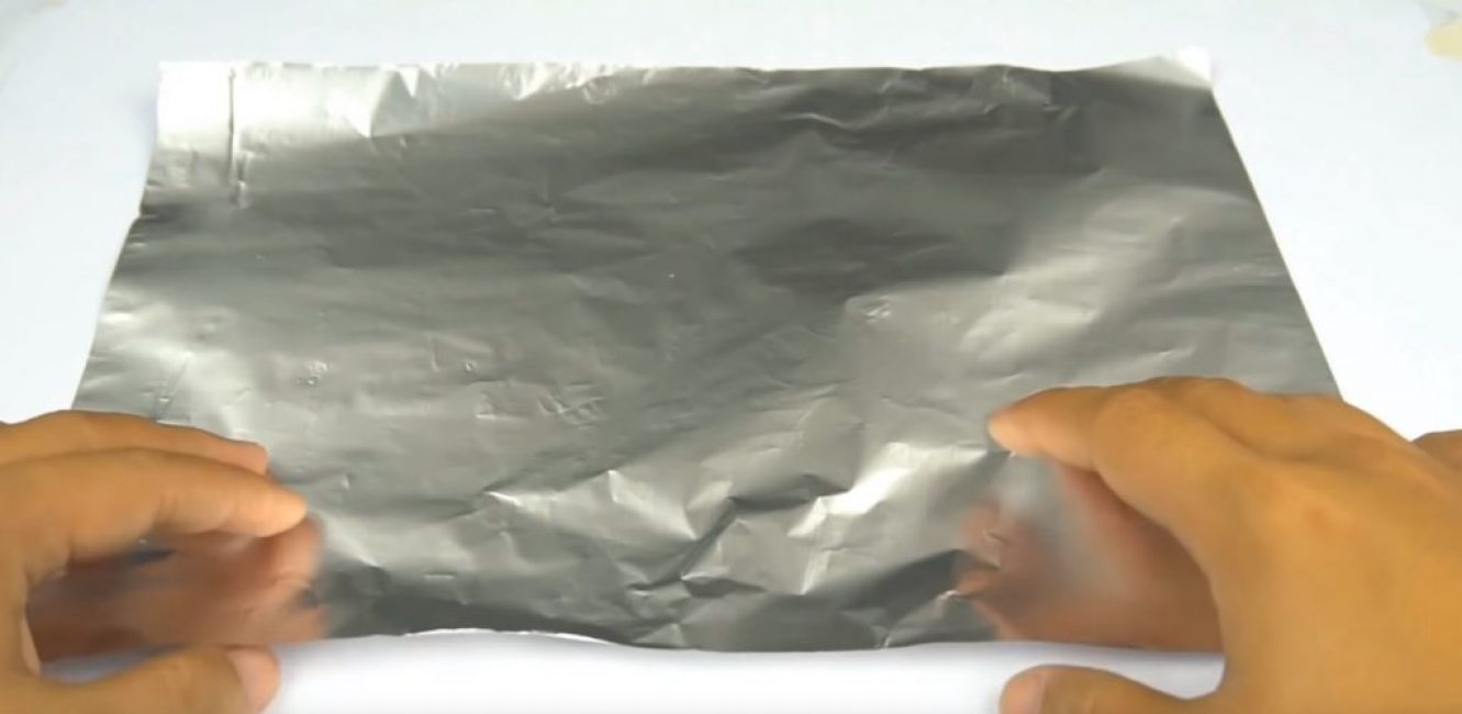 Pour ce faire, prenez le papier d'aluminium