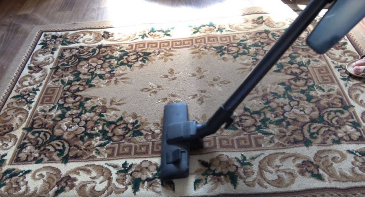 Aspirateur de tapis