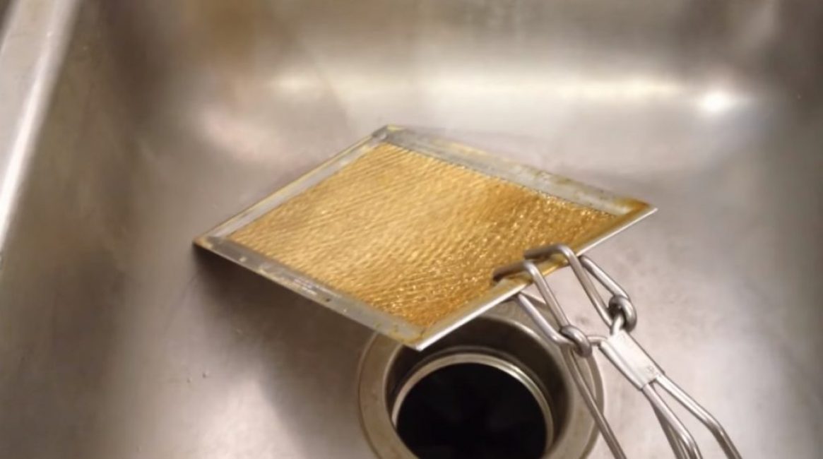 Section de grille dans l'évier