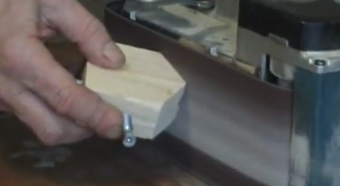 Affûtage sur ponceuse à bande