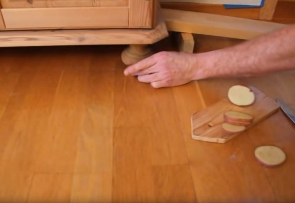 Premier sous une jambe