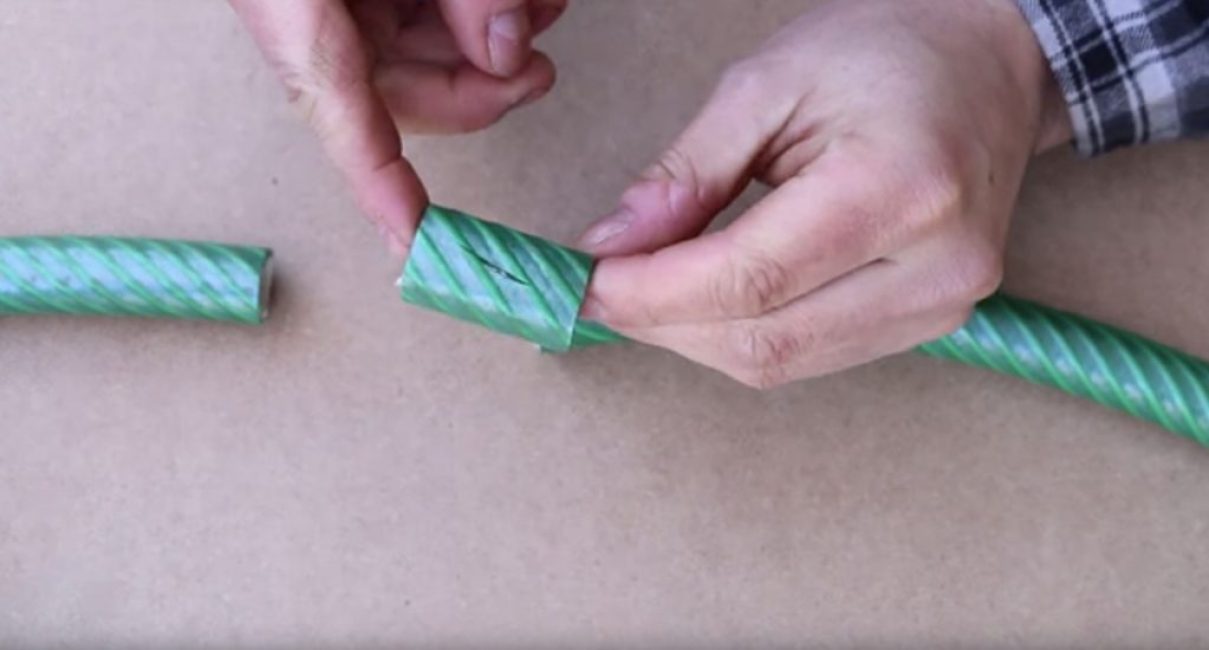 Couper le tuyau avec la section endommagée retirée