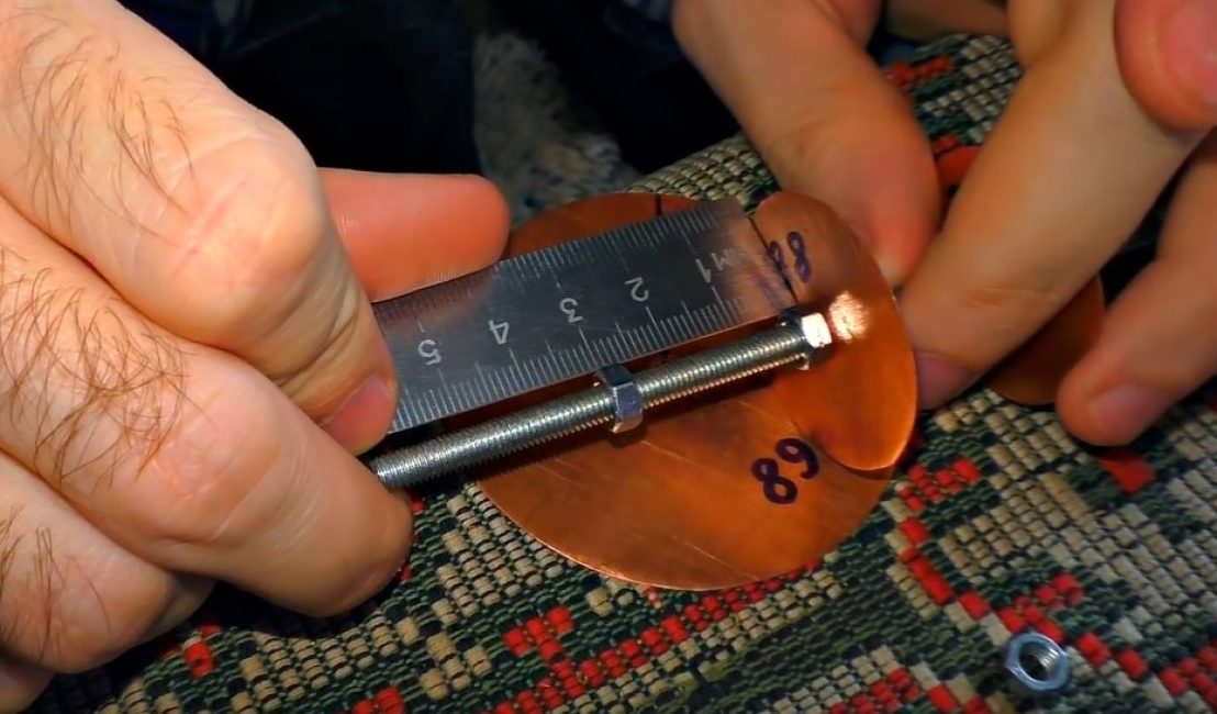 Serrer les écrous, régler la distance entre les cercles