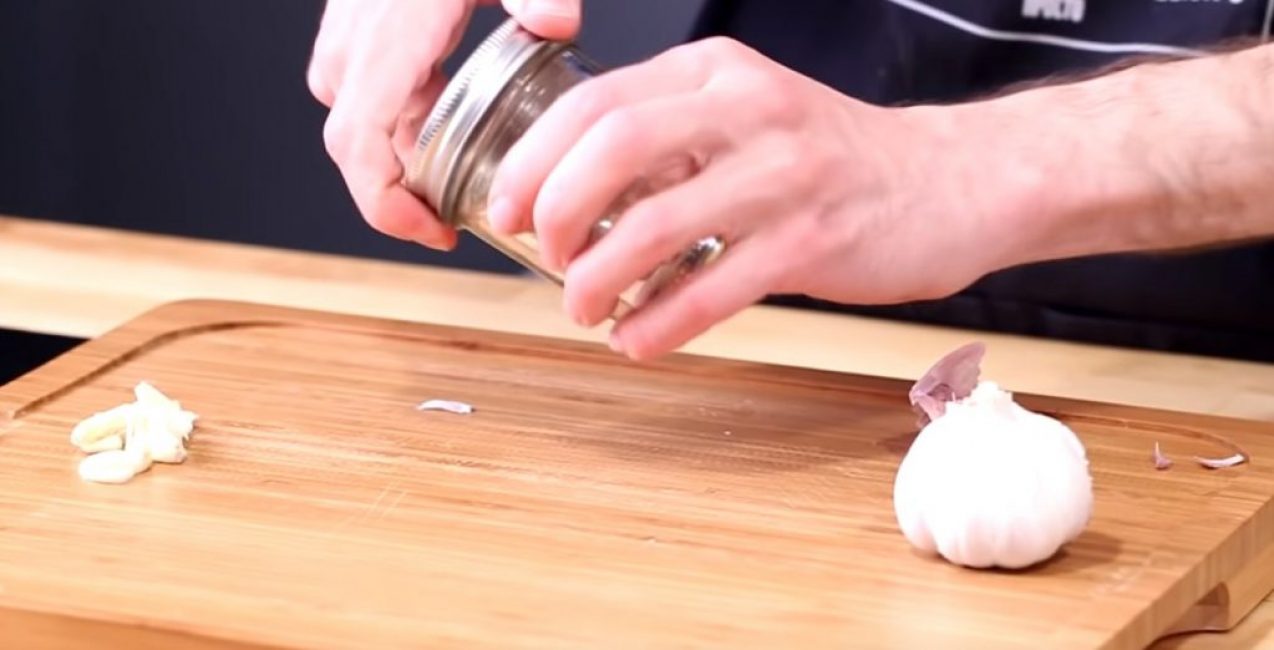 Le bocal est fermé par un couvercle