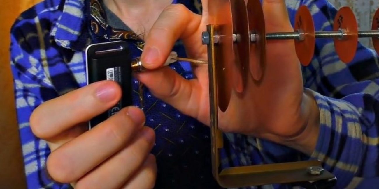 Nous connectons l'adaptateur Wi-Fi avec une nouvelle antenne