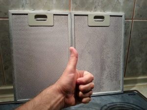 Comment nettoyer rapidement la grille de la hotte de la graisse