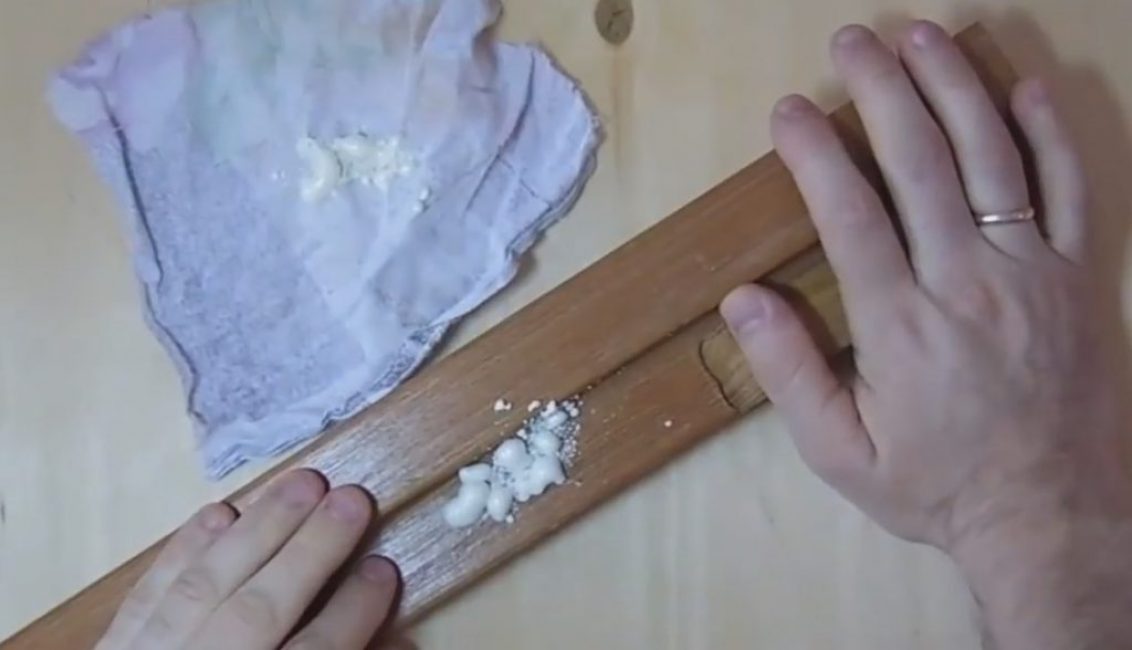 Mousse sur bois et tissu