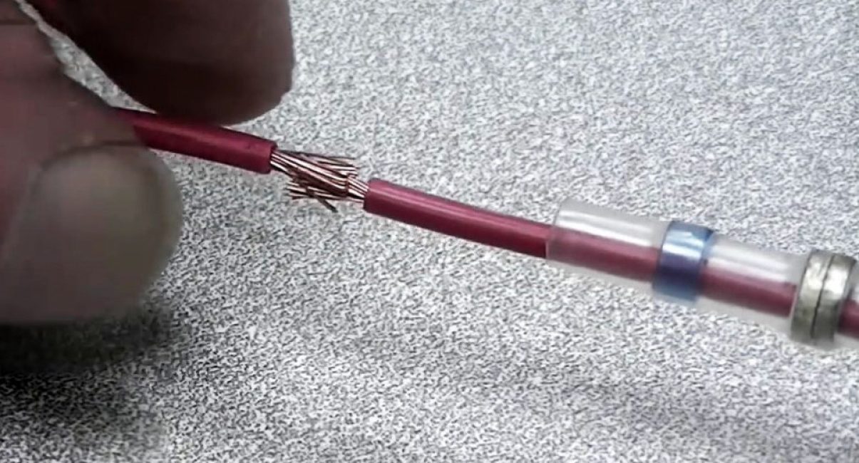 Tisser des brins de fil