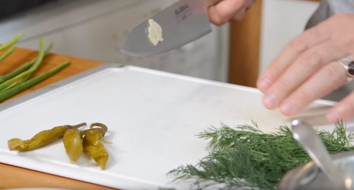 Il faut l'écraser avec un couteau