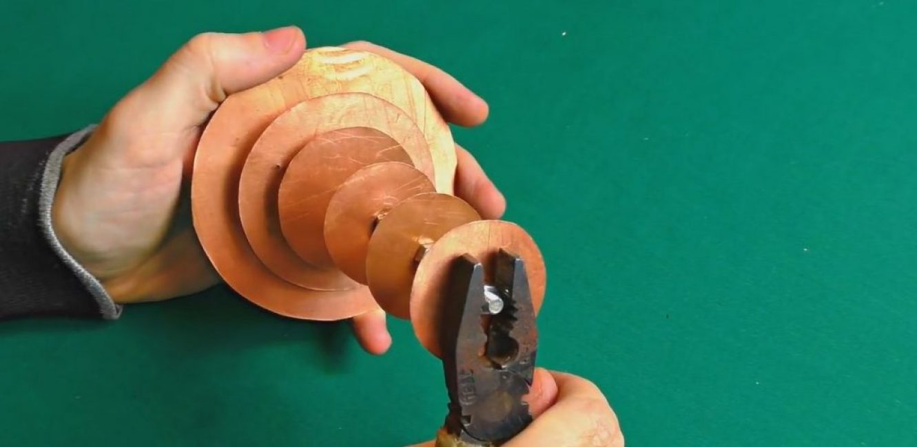 Serrer l'écrou d'extrémité