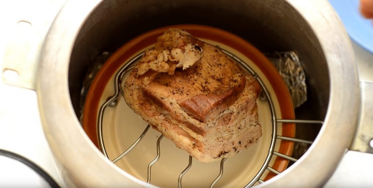 Déposer de la graisse sur la grille