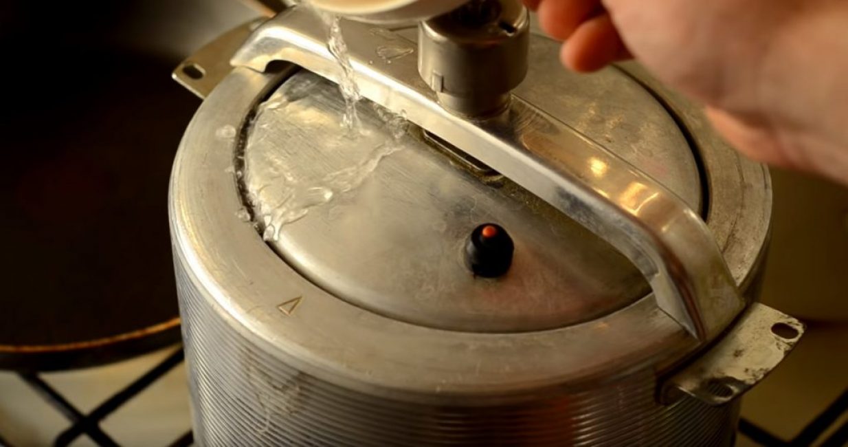 Le couvercle est régulièrement arrosé