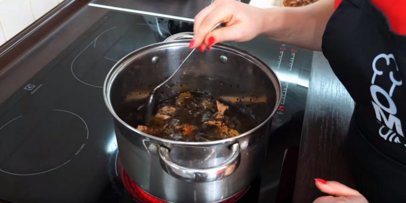 Mettez la marinade sur la cuisinière et portez à ébullition en remuant régulièrement.