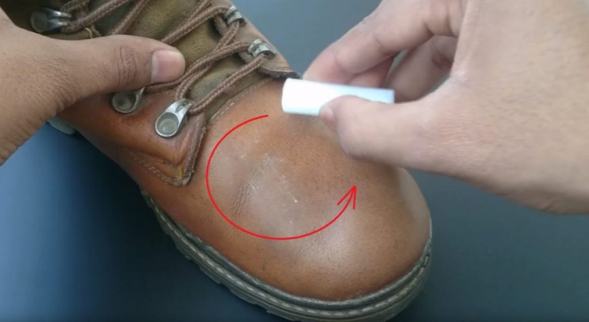 Il est recommandé de le faire dans un mouvement circulaire.